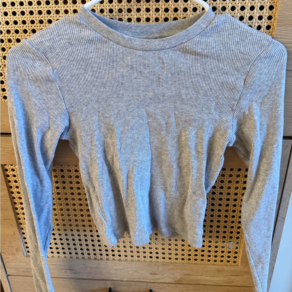 Aritzia TNA Light Gray Ribbed Top